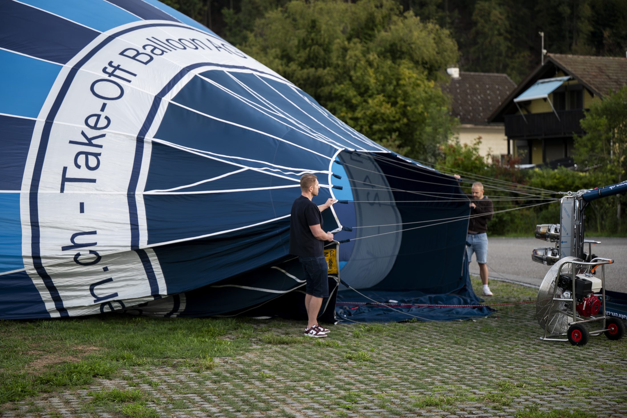 Tiefbohrbär, Betriebsausflug – Ballonfahrt